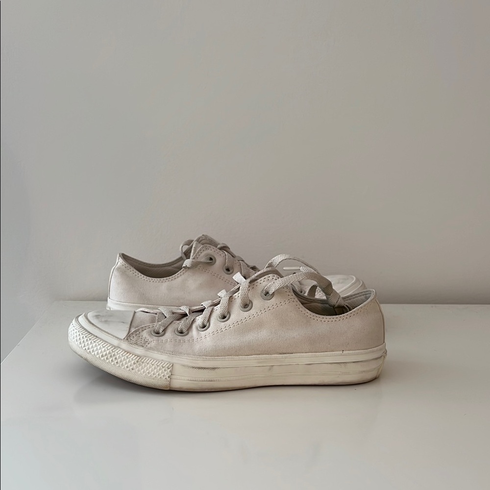 Women’s 9.5 Converse Chuck Taylor 2 Lunarlon White